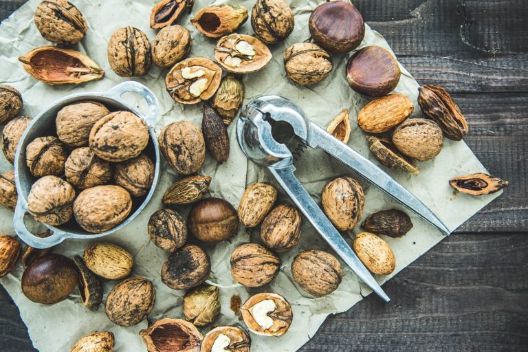 TOP PICKS: 4 HEALTHIEST  NUTS